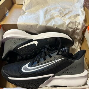 Nike Men's Black and Gray Athletic Shoes